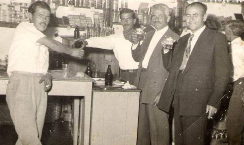 Χωριανοί σε καφενείο του χωριού ~ 1958-63