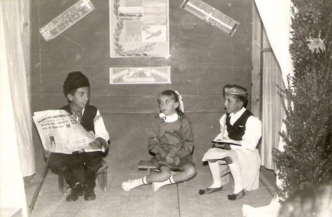 Σχολική εορτή. Φωτάκης Σταμάτης, Μοσχάκη Αφροδίτη, Μιχαλαριάς Κώστας ~ 1968-69